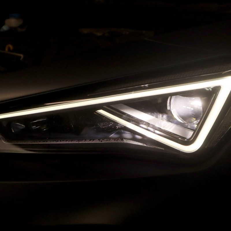 LED Matrix Scheinwerfer mit LED TFL für Seat Formentor KM7