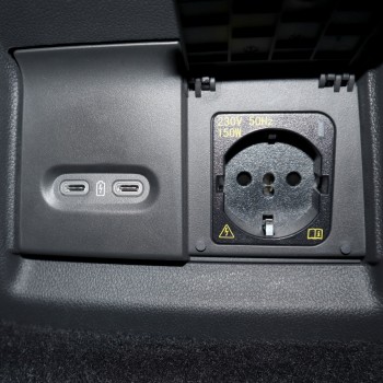Komplettset 230 Volt Steckdose + USB Hub Skoda Enyaq 5A