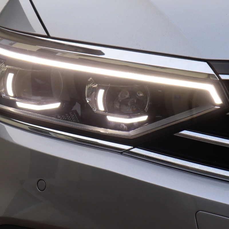 LED-Scheinwerfer mit LED-Tagfahrlicht (TFL) für VW Passat B8