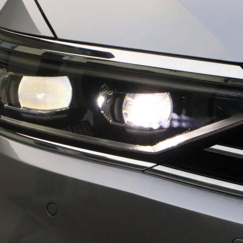 LED-Scheinwerfer mit LED-Tagfahrlicht (TFL) für VW Passat B8
