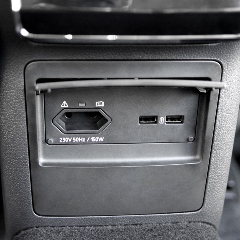 Komplettset 230 Volt Steckdose + USB Hub für Skoda Superb 3V